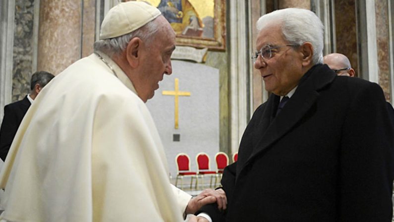 Morto Papa Francesco, Mattarella: «un punto di riferimento venuto a mancare»