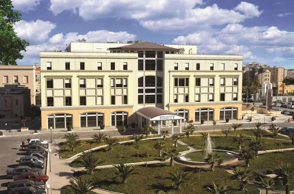 Madre di 77 anni dona un rene alla figlia, l’intervento all’Ismett di Palermo