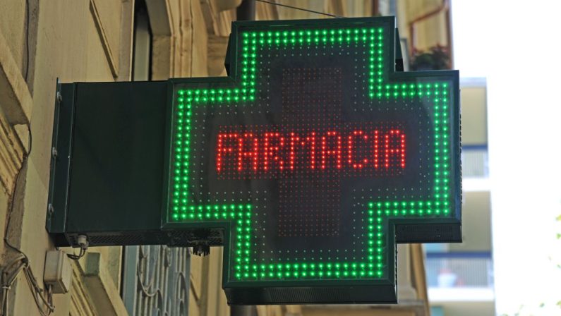 Sanità, UAP “No a trattamenti di medicina estetica nelle farmacie”