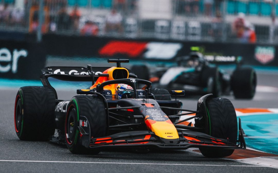 Verstappen conquista la pole a Miami, Antonelli in seconda fila