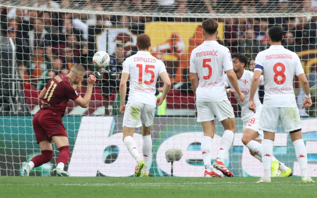La Roma non molla il sogno Champions, battuta la Fiorentina