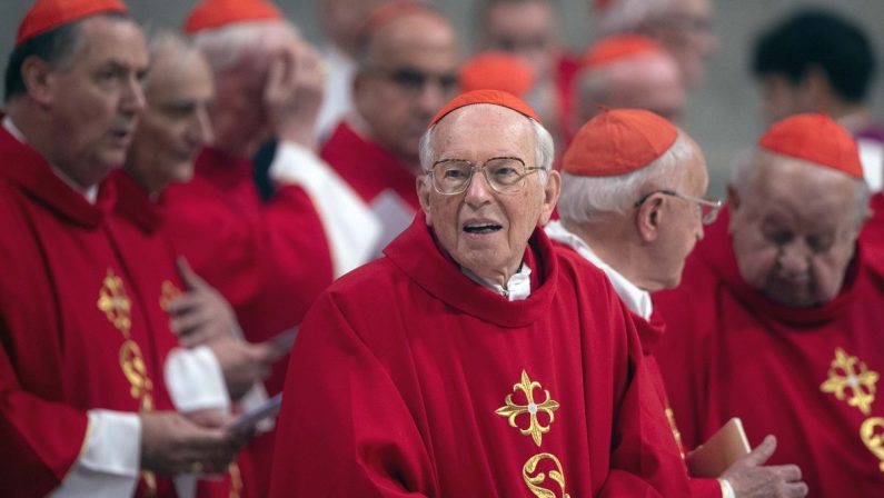 Conclave, cardinale Re “Il mondo di oggi attende molto dalla Chiesa”