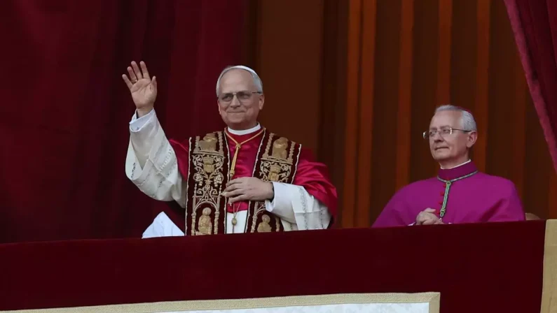 Papa Leone XIV “La pace sia con voi, la Chiesa deve costruire ponti”