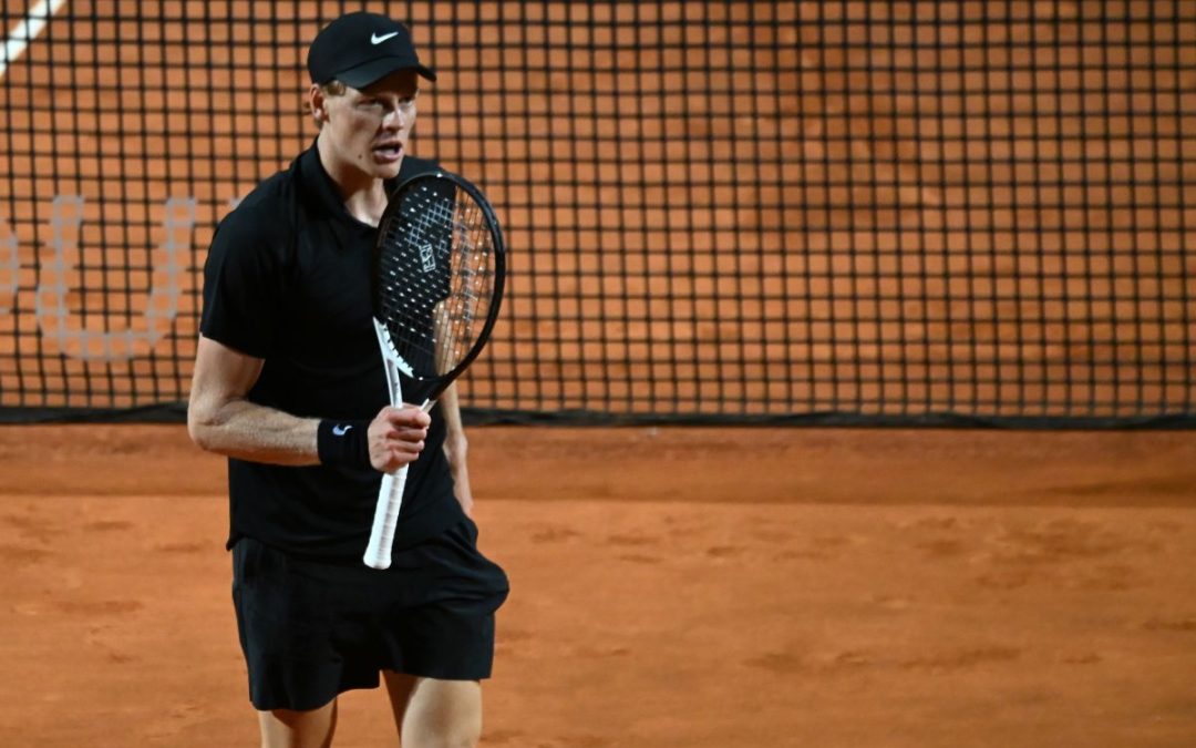 Sinner torna in campo, vittoria ed emozioni a Roma