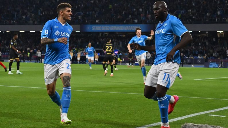 Il Napoli frena in testa, 2-2 col Genoa e l’Inter torna a -1