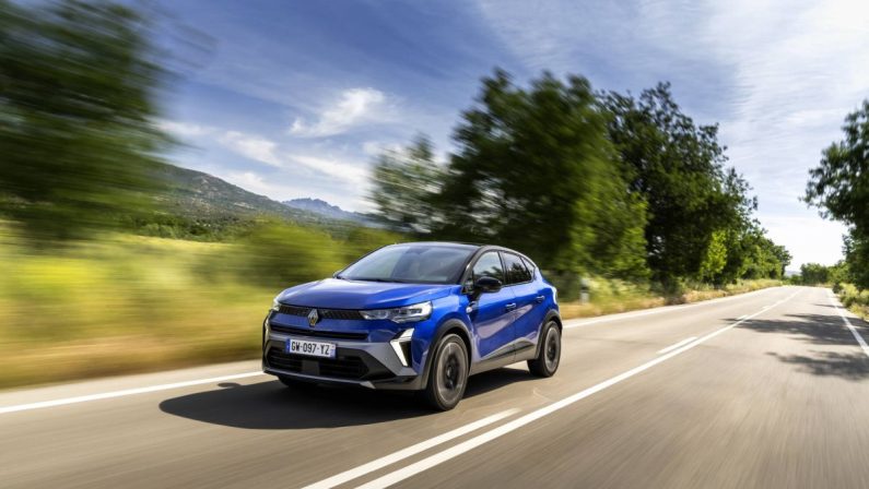 Renault presenta il nuovo motore full hybrid E-Tech 160 cavalli