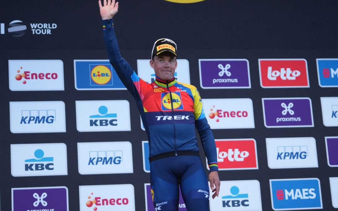 Groves vince in volata 6^ tappa del Giro, Pedersen resta in rosa