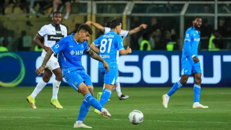 Scudetto rinviato: Napoli e Inter pareggiano, gli azzurri restano in vetta