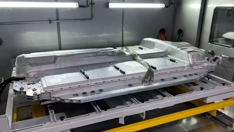 BMW Group e Solid Power testano celle per batterie stato solido per I7