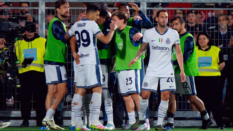 L’Inter batte il Como ma non basta, il 2-0 non vale lo scudetto