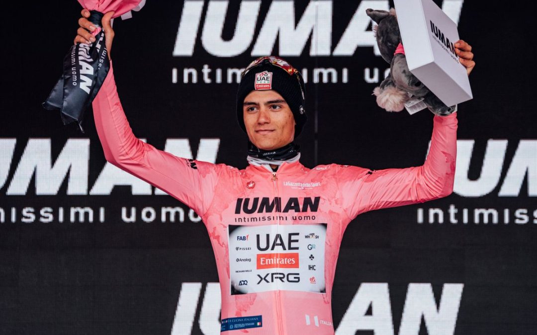 Del Toro vince la tappa con la maglia rosa a Bormio