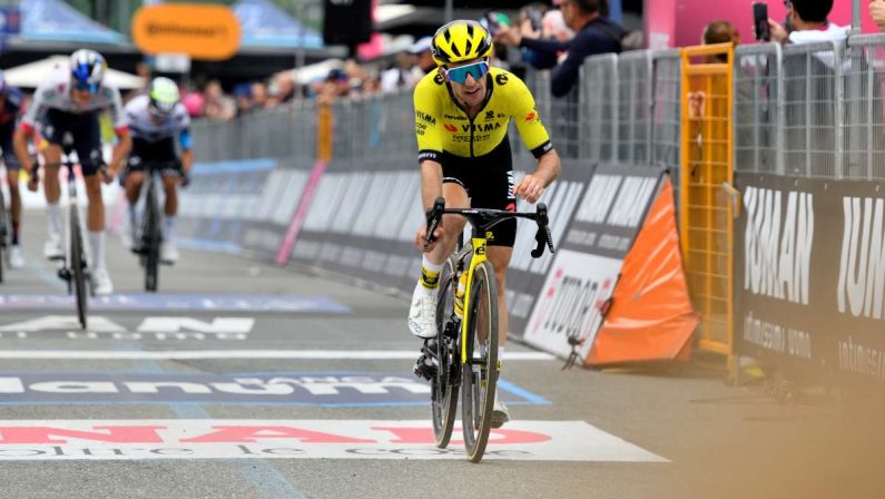 Il Giro d’Italia 2025 è di Simon Yates, ad Harper la ventesima tappa a Sestriere
