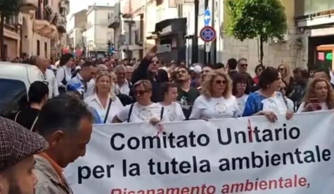 Acerra, in migliaia al corteo per la bonifica della Terra dei fuochi