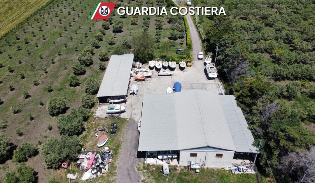 Le Castella, sequestrato cantiere navale abusivo: due denunce