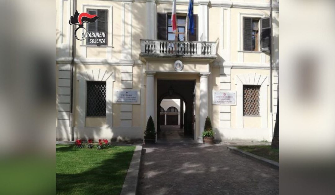 Cosenza, lancia molotov contro caserma Grippo. Arrestato