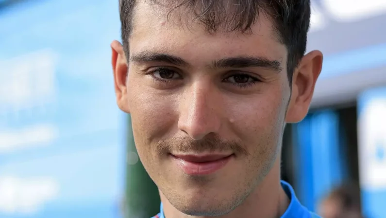 Scaroni vince la sedicesima tappa del Giro d’Italia con podio tutto azzurro, Del Toro ancora in rosa