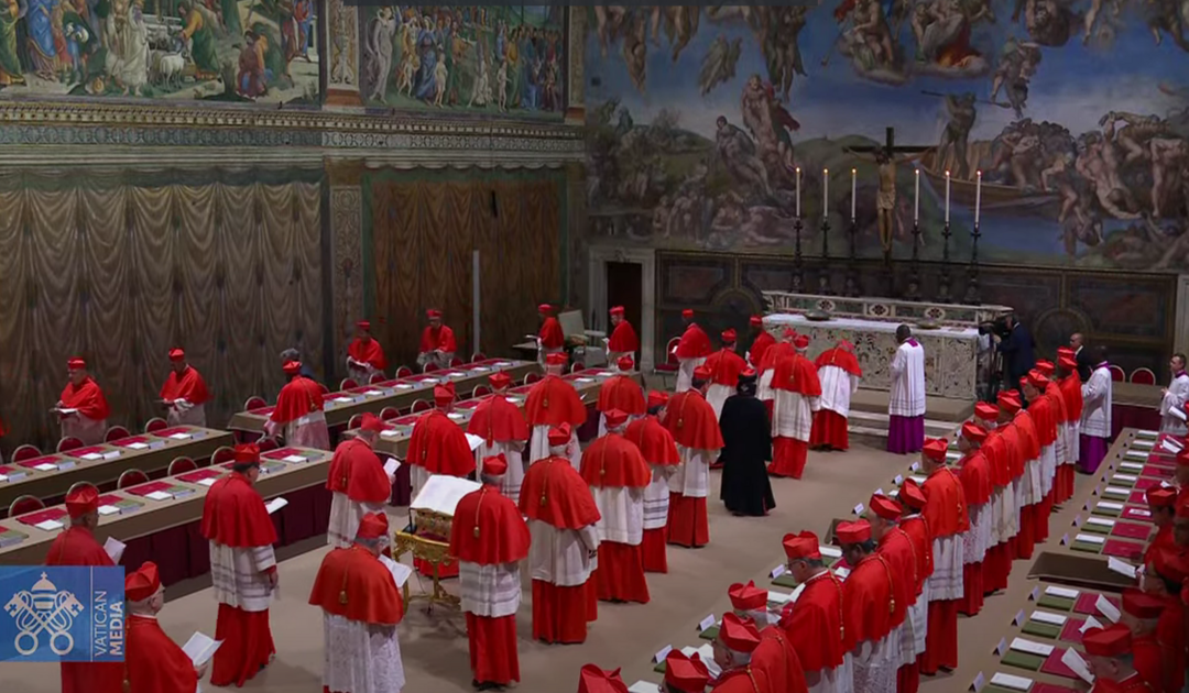 Conclave al via: cardinali nella Cappella Sistina per l’elezione del Papa