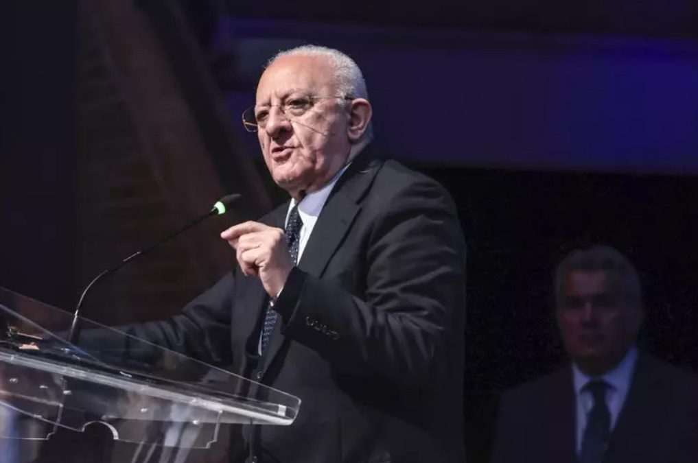 Sanità in Campania, scontro frontale tra De Luca e il Governo: «Delinquenza politica»