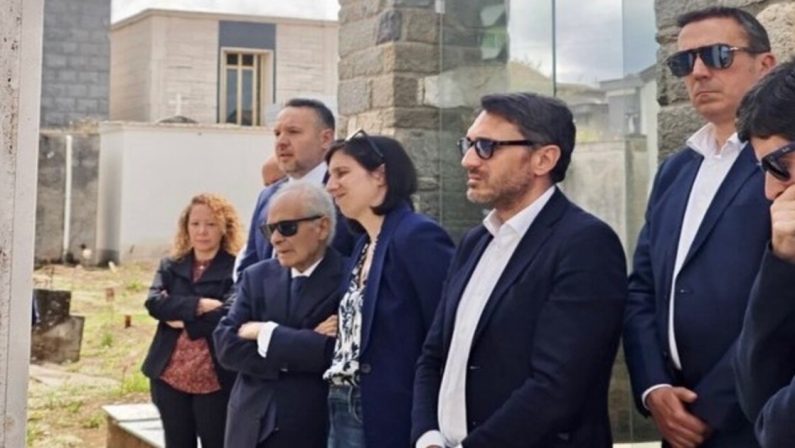 Elly Schlein a Taurianova, omaggio a Walter Schepis