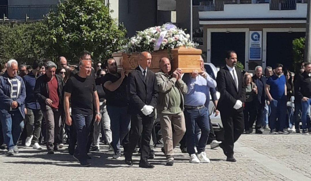 Corteo funebre alle esequie di Martina Piserà e del suo bimbo