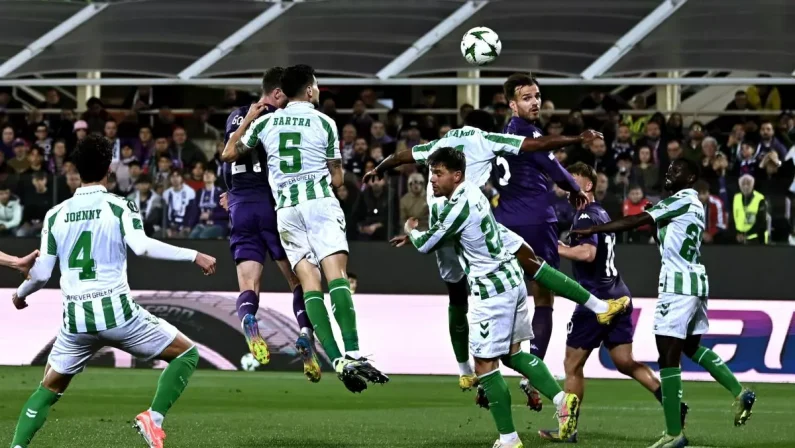La Fiorentina dice addio alla finale di Conference, passa il Betis ai supplementari