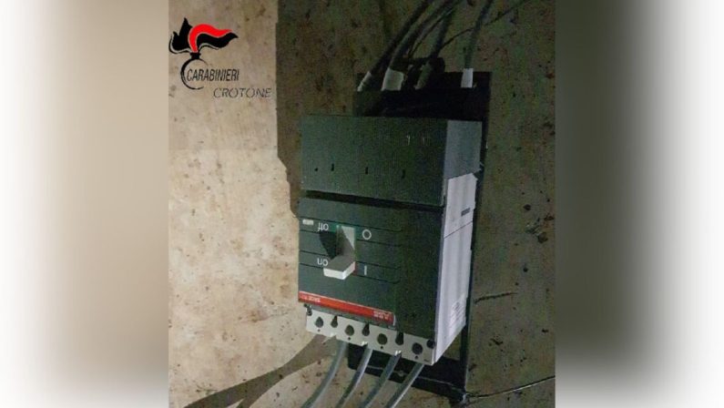 Rubava energia elettrica, arrestato imprenditore nel crotonese