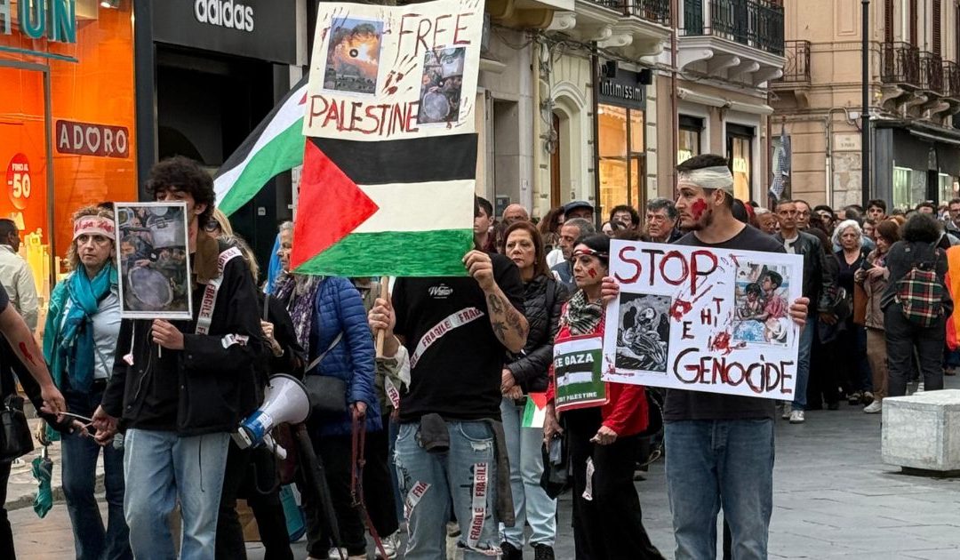 Il corteo. Foto di Simone Gavazzi