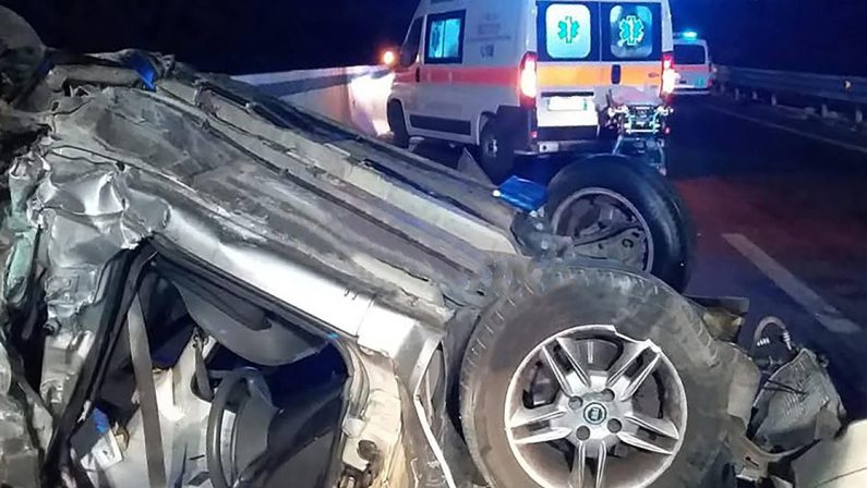 Tragedia a Mola di Bari, morti una donna incinta e il compagno, 5 feriti tra cui un bambino