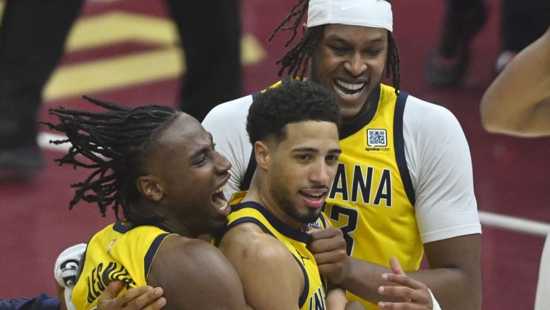 Indiana porta la serie di playoff Nba contro Cleveland sul 2-0, Golden State avanti su Minneapolis