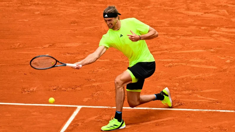 Zverev e De Minaur avanti al Roland Garros, niente da fare per Passaro