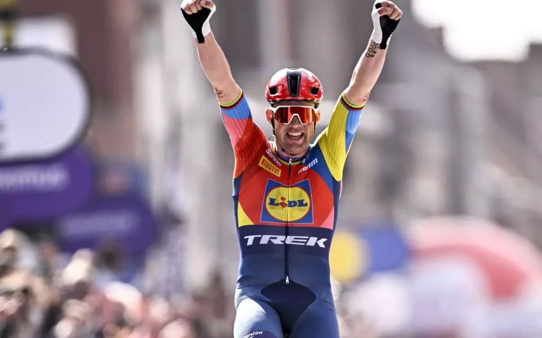 Pedersen concede il bis al Giro d’Italia, vince la terza tappa e si riprende la maglia rosa