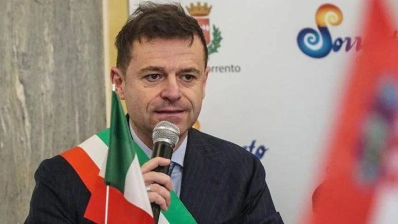 In arresto il sindaco di Sorrento, colto con una mazzetta da 6mila euro