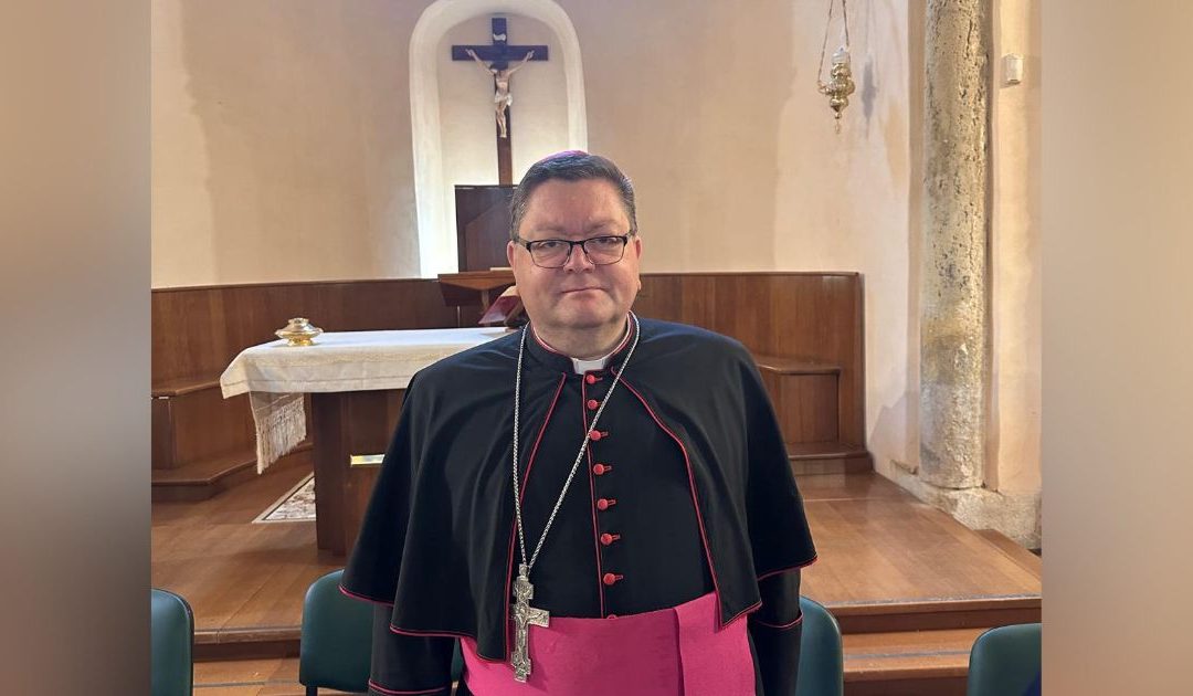 L'arcivescovo della diocesi di Rossano-Cariati, Maurizio Aloise