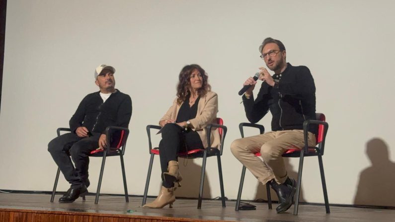 “Nottefonda” conquista Cosenza: Francesco Di Leva e Giuseppe Miale di Mauro al Cinema San Nicola