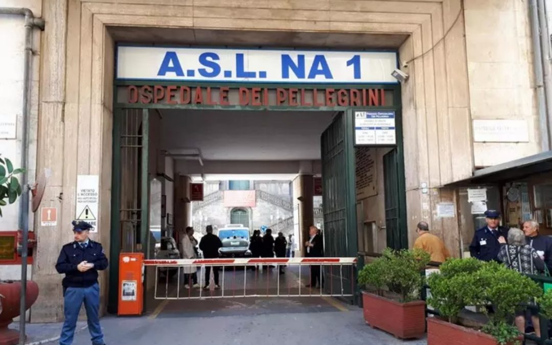 Ragazzo di 15 anni accoltellato in centro a Napoli