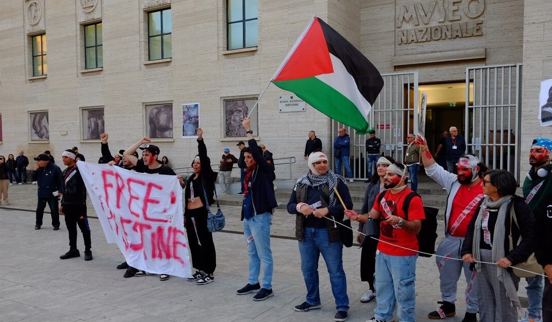 Reggio, si mobilita per Gaza: silenzio, corpi e fragilità in marcia per la Palestina