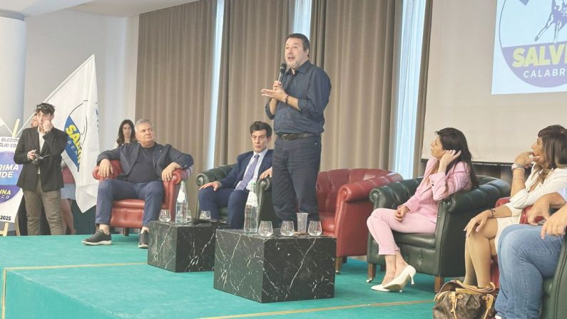 Santi, Ponte e famiglia: il tour calabrese di Salvini