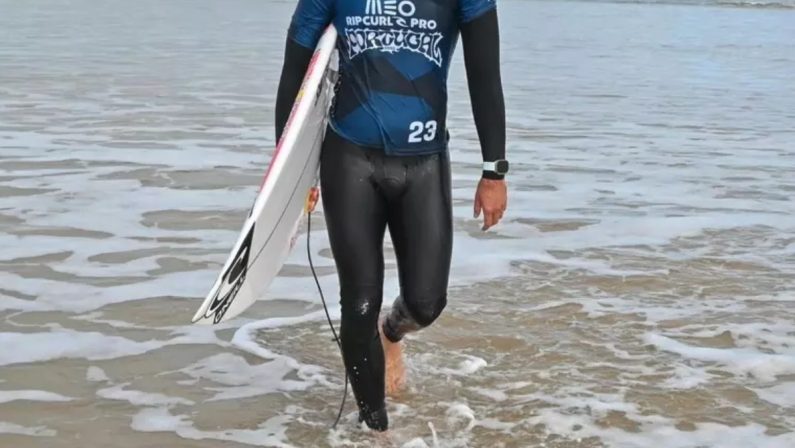 Vibonati, surfista in difficoltà per il vento salvato da motovedetta della Gdf