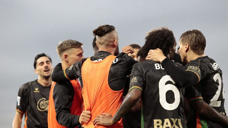 Venezia in zona salvezza a due giornate dalla fine, 2-1 contro una Fiorentina spenta