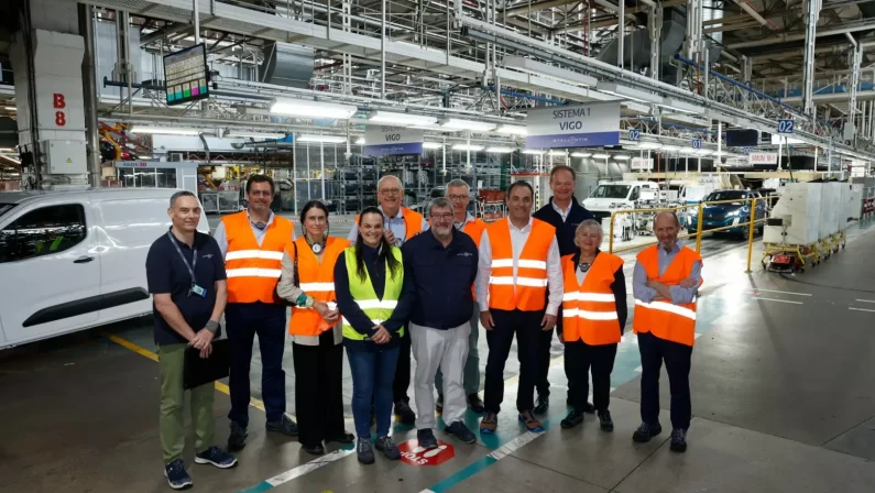 Filosa in visita allo stabilimento di Vigo “Sono molto entusiasta del progetto CustomFit”