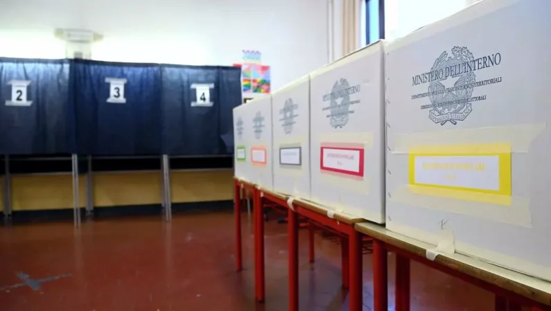 Referendum, aperti i seggi: si vota sino alle 23. Urne aperte anche domani sino alle 15