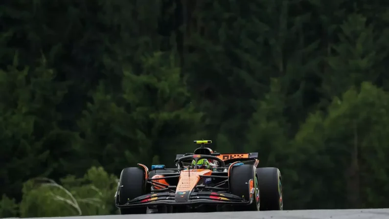 Gran pole di Norris in Austria, Leclerc in prima fila con lui. Hamilton 4°