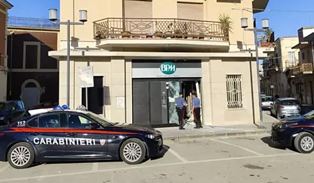 Il bancomat fatto esplodere a Orta Nova