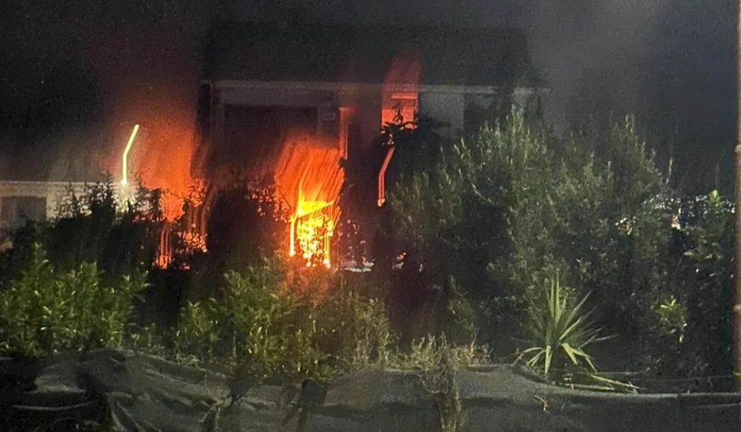 Bombolone del gas esploso, la palazzina incendiata a Mirto-Crosia (CS)