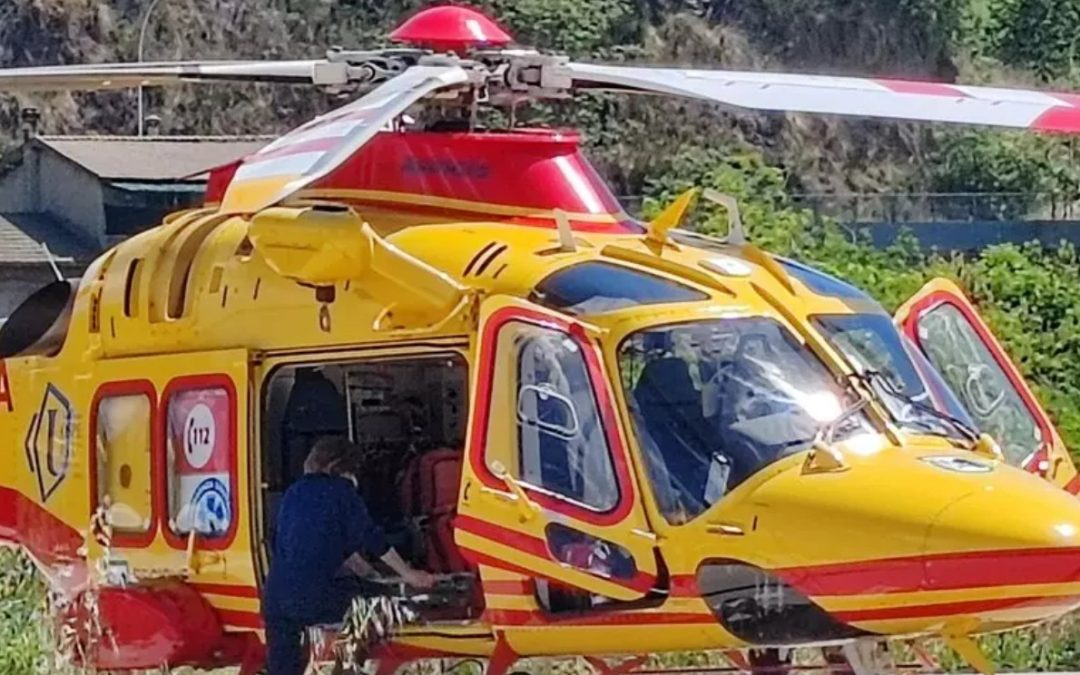 Cade da soppalco, ingegnere gravemente ferito nel Salernitano