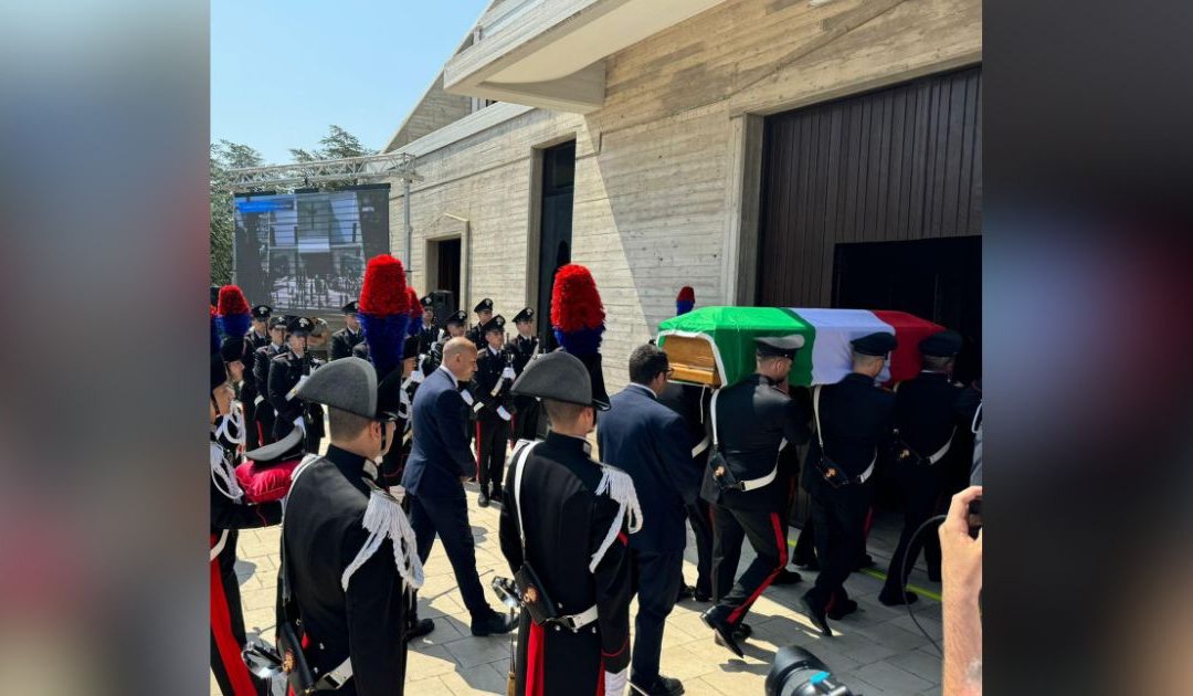 L'ultimo saluto al carabiniere Carlo Legrottaglie