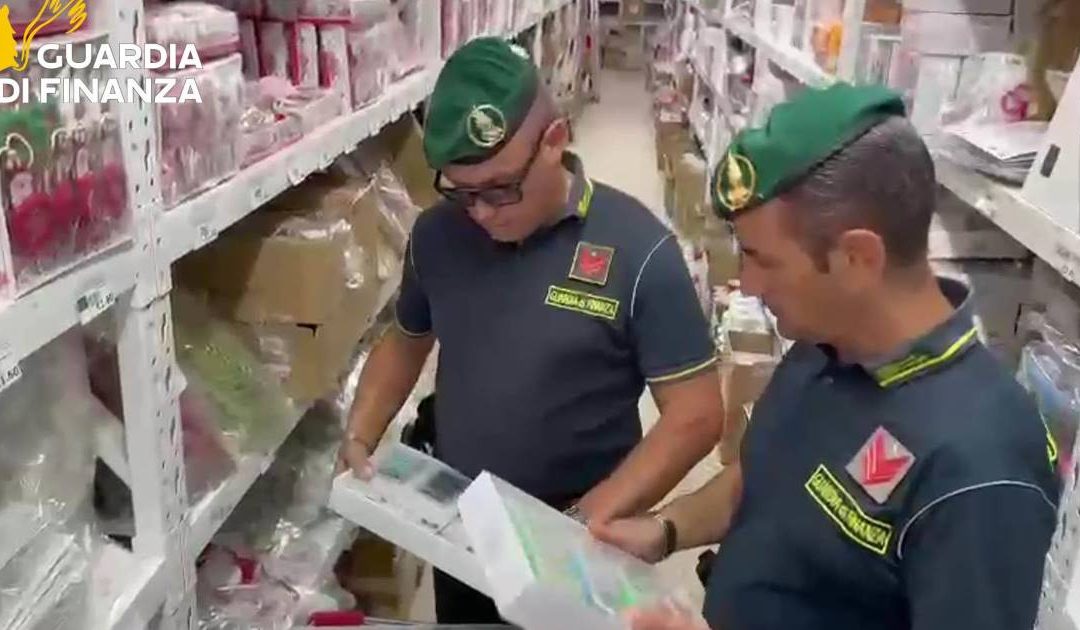 Napoli, sequestrati oltre 22mila cosmetici tossici