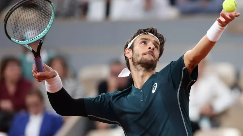 Musetti si ritira nel quarto set, Alcaraz primo finalista del Roland Garros