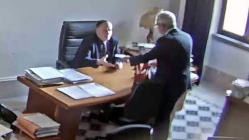 Annullate con rinvio le condanne per Manna e Petrini, processo da rifare per la "bustarella"