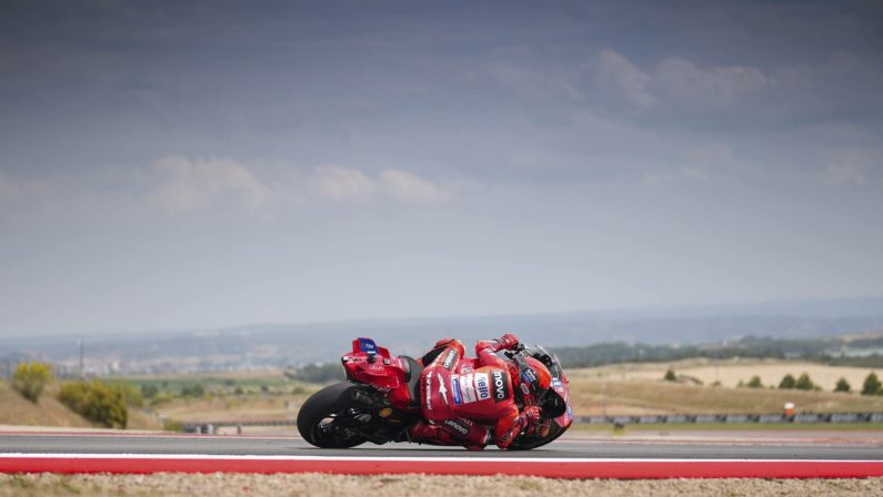 Marquez vince la gara sprint ad Aragon davanti a suo fratello Alex, 4° Morbidelli